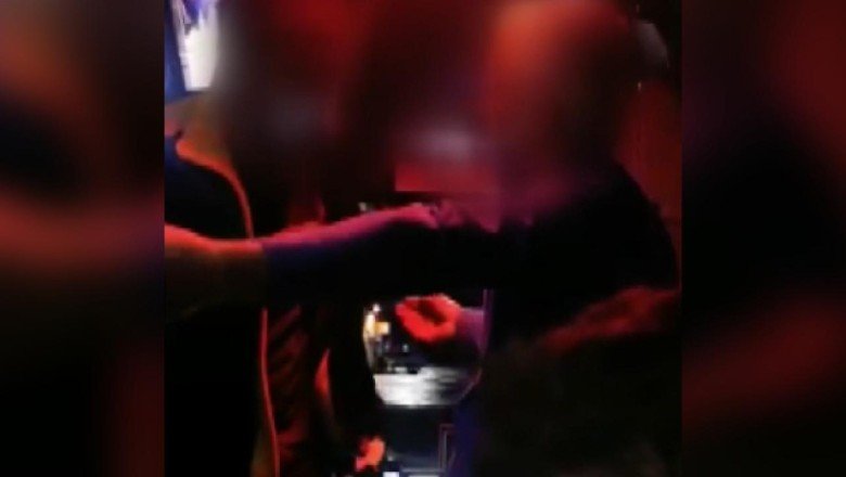 Kıyafetleri kirli diye yolcuyu dolmuştan indirmeye çalıştı