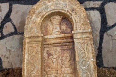 Kütahya’da Roma dönemine ait mezar steli ele geçirildi