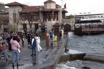 Lodos dalgaları Beşiktaş Sahili’ne vurdu
