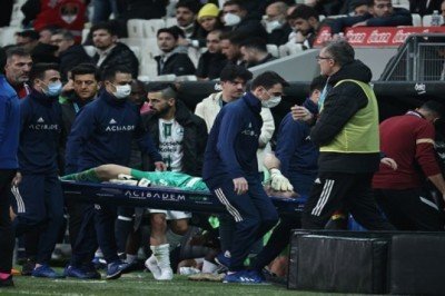 Mert Günok sezonu kapattı