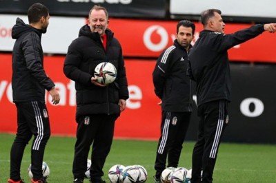 Sergen Yalçın: Geçen yıl zirve yapan takım bu halde olamaz