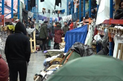 TRT Haber BelarusPolonya sınırındaki göçmen merkezini görüntüledi
