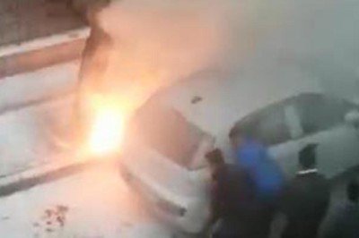 Yer altı kabloları alev aldı, park halindeki araç yandı