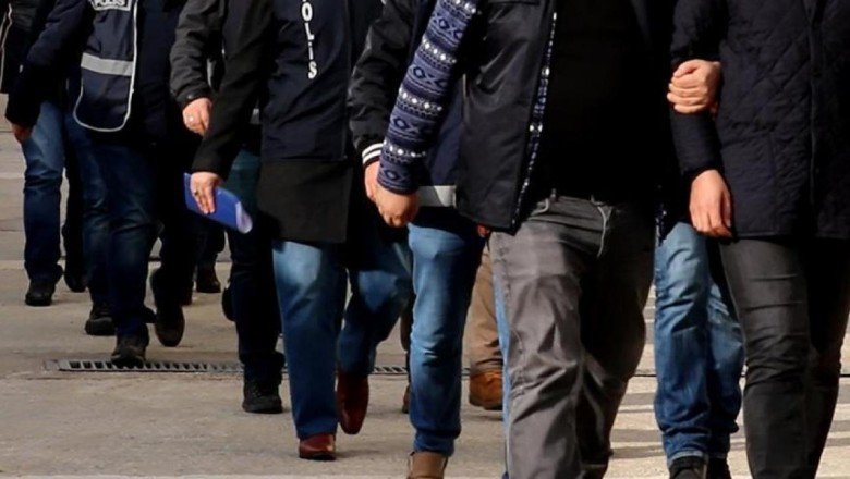 İstanbul'da FETÖ'nün hücre evlerine operasyon: 24 gözaltı