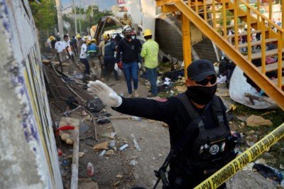 Meksika'da düzensiz göçmenleri taşıyan kamyon devrildi: 54 ölü