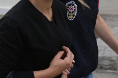 Bisküvi ve çikolata paketlerine gizlemiş! İstanbul Havalimanında kaçakçılık operasyonu