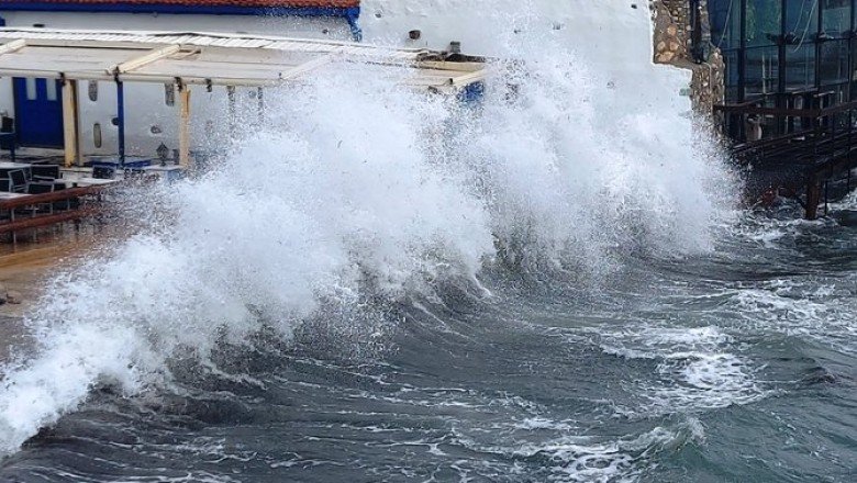 Bodrum’da fırtına! Feribot seferleri iptal edildi