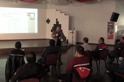 Fabrikalarda verilen kurslarla ustalık belgesi ve diploma sahibi oluyorlar