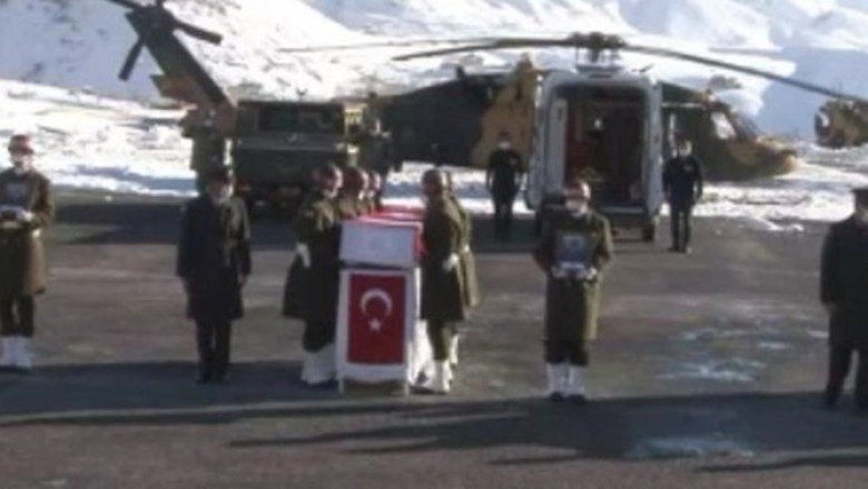 Hakkari'de şehit askerler için tören düzenlendi