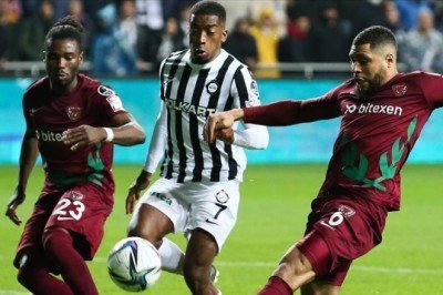 Hatayspor geri düştüğü maçta Altay'ı mağlup etti