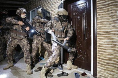 İstanbul'da geniş çaplı operasyon! 14 kişi tutuklandı