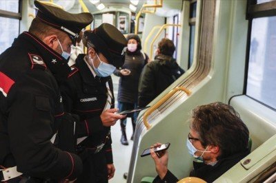 İtalya'da günlük Kovid-19 vaka sayısı nisandan beri ilk kez 20 binin üzerine çıktı