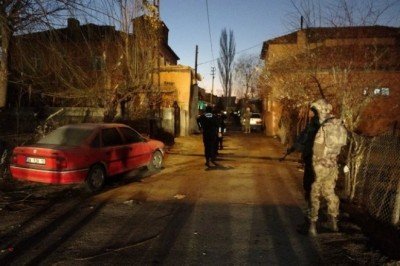 Kayseri'de uyuşturucu tacirlerine operasyon! 350 polis torbacıları yakaladı