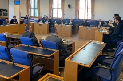 TFF Başkanı Nihat Özdemir AK Parti'li Cahit Özkan'la görüştü