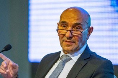 Tunç Soyer canlı yayında kendini bir bir yalanladı