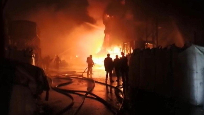 Esenyurt'ta plastik fabrikasında yangın