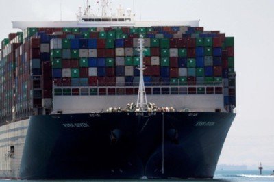 The Ever Given gemisi aylar sonra Süveyş'ten geçti