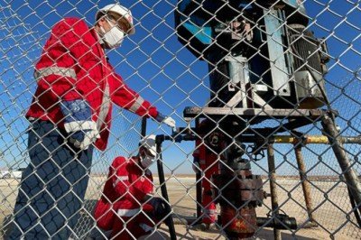 1310 metreden petrol fışkırdı... Büyük sevinç