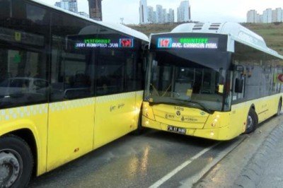 Avcılar'da İETT otobüsleri birbirine çarptı