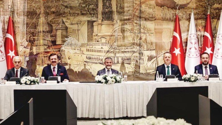 Bakan Nebati işinsanlarıyla bir araya geldi