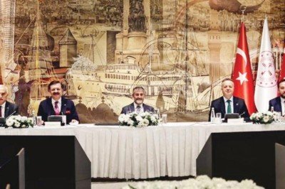 Bakan Nebati işinsanlarıyla bir araya geldi