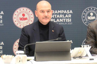 Bakan Soylu Bayrampaşa'da muhtarlarla bir araya geldi