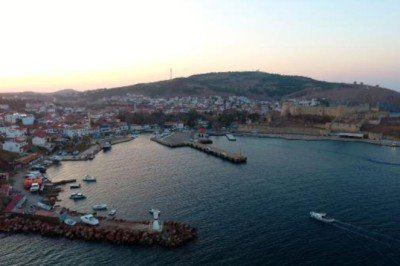 Bozcaada’ya bazı feribot seferleri fırtına nedeniyle iptal edildi