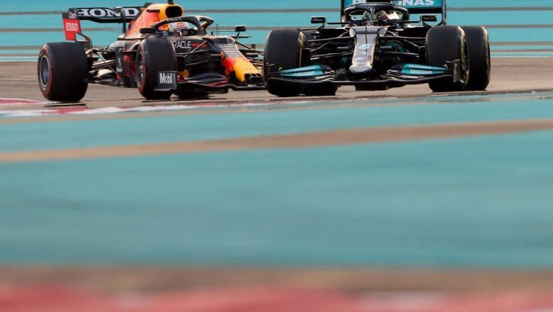 Formula 1'de olay yaratan başlangıç! Verstappen liderliği almak istedi ancak Hamilton...