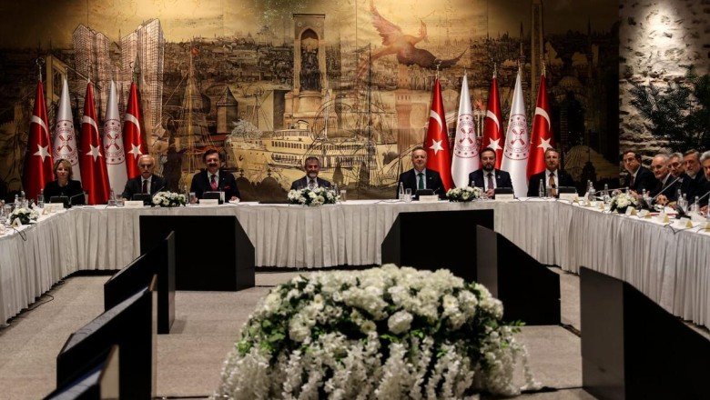 Hazine ve Maliye Bakanı Nebati iş dünyası ile bir araya geldi! 'Ülkemizi başarıya götürecek adımları hızlıca atmayı sürdüreceğiz'