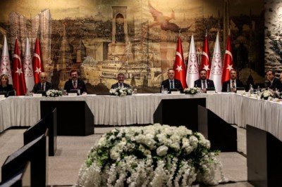 Hazine ve Maliye Bakanı Nebati iş dünyası ile bir araya geldi! 'Ülkemizi başarıya götürecek adımları hızlıca atmayı sürdüreceğiz'