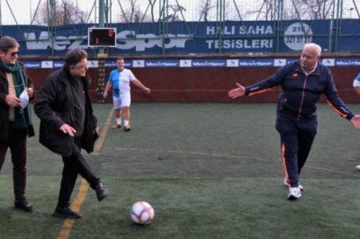 'Kadına Şiddete Hayır' demek için yeşil sahaya çıktılar