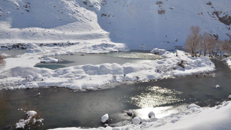 Şırnak’ta termometreler eksi 21 dereceyi gösterdi, dereler dondu