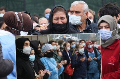 42 yaşındaki diş hekimi koronavirüse yenildi