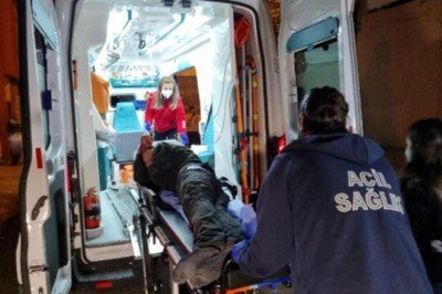 Adana'da bıçaklı saldırı: Sokak ortasında 5 yerinden bıçaklanarak yaralandı