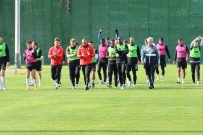 Altay’da eksik futbolcular takıma dönüyor