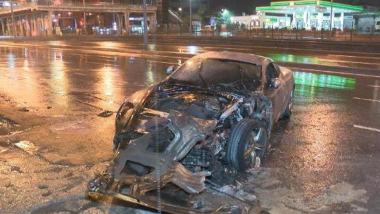 Avcılar'da 2 milyon TL'lik lüks araç alev alev yandı