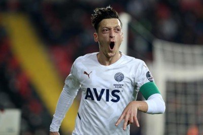 Mesut Özil gollerine devam ediyor! Serdar Dursun'la birlikte zirvede