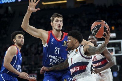 Anadolu Efes, Maccabi deplasmanında