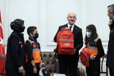 Bakan Soylu'dan gençlere çağrı: AFAD gönüllüsü olun, birlikte çalışalım