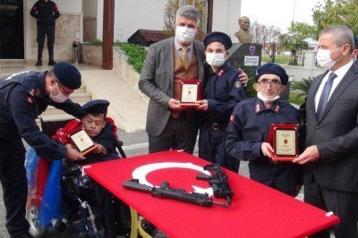 Bir günlüğüne asker oldular