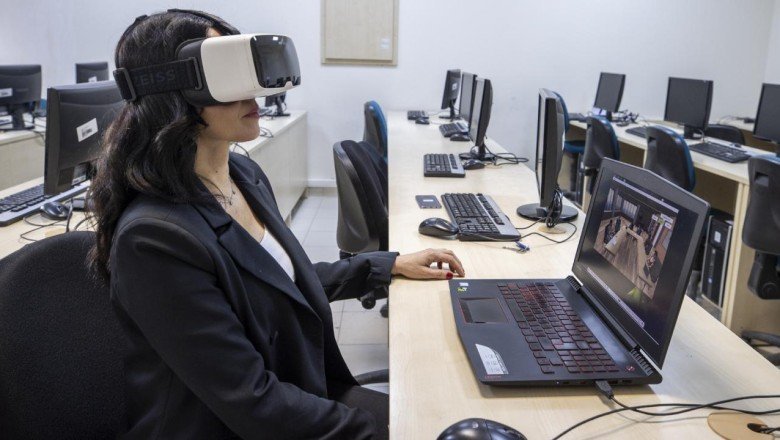 Türk araştırmacılardan 'metaverse' ile sanal okul teknolojisi