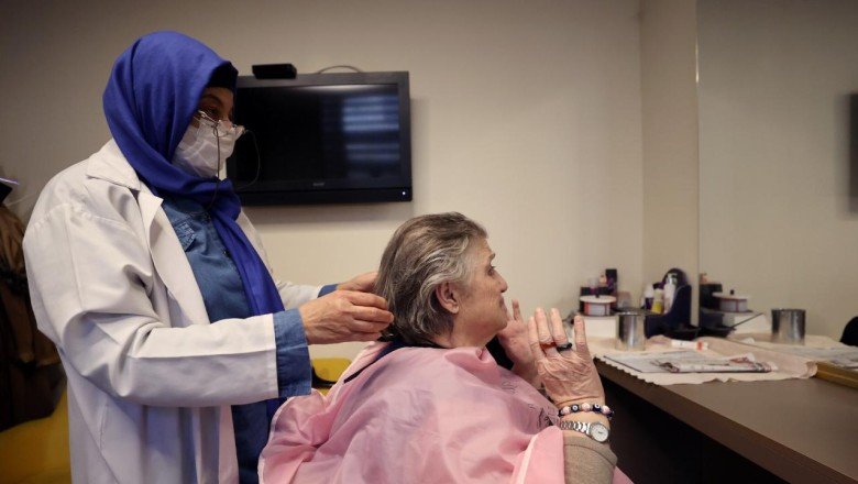 Yaşlıların saçları Darülaceze'nin 15 yıllık gönüllüsüne emanet