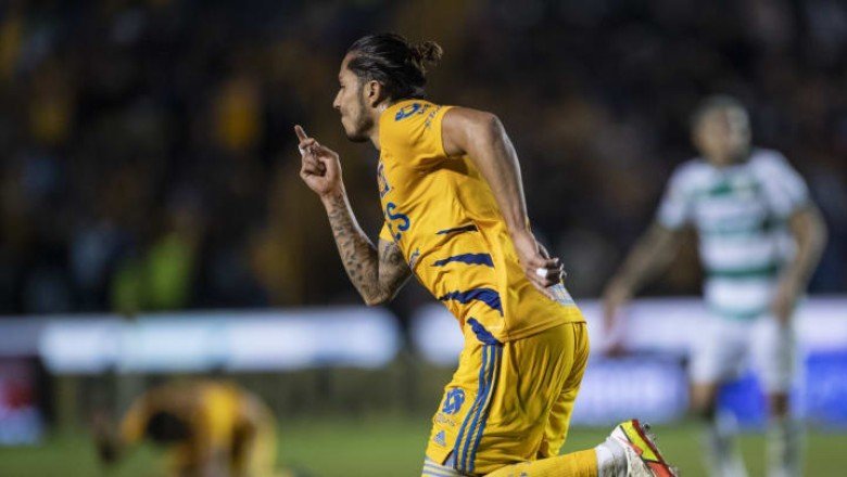 Galatasaray'ın Carlos Salcedo İçin Devreye Girdiği Öne Sürüldü