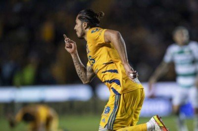 Galatasaray'ın Carlos Salcedo İçin Devreye Girdiği Öne Sürüldü