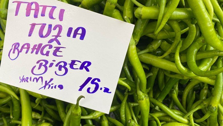 Gazeteci İsmail Saymaz: Mahalle pazarında pahalılıktan ötürü patlıcan, yeşil ve kırmızı biber yarım kilo halinde satılıyor