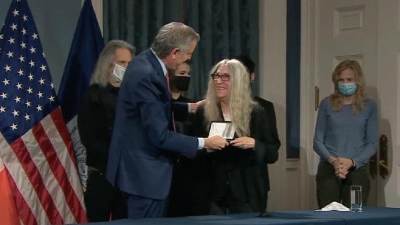 Sanatçı Patti Smith'e New York şehrinin anahtarı verildi