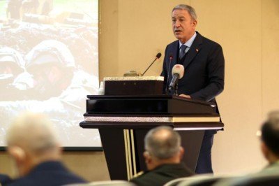 Bakan Akar: NATO'nun her zamankinden aktif ve canlı olduğuna inanıyoruz