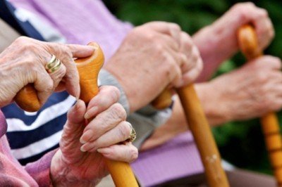 İspanya'da yaşlılar bankalarda artan teknoloji hizmetlerine tepkili