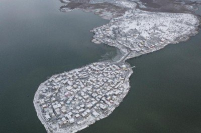 Karla kaplanan Küçük Venedik ziyaretçilerini bekliyor