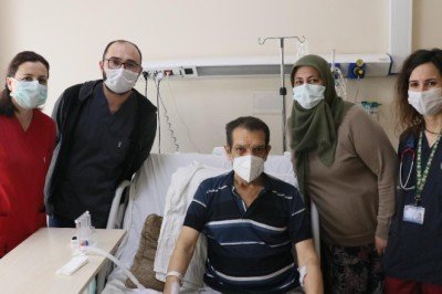 Önce kemik iliği sonra akciğer nakliyle hayata tutundu